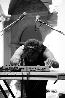 rho_ypsi_evalaudace_29