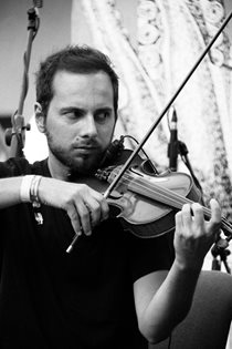 rho_ypsi_evalaudace_24